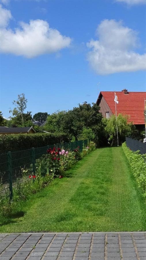 Ferienhaus Im Urigen Garten Bzw Eulenhaus Zingst Bagian luar foto