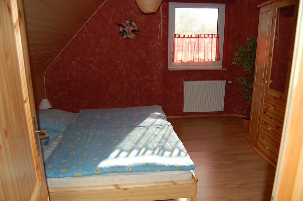 Ferienhaus Im Urigen Garten Bzw Eulenhaus Zingst Ruang foto