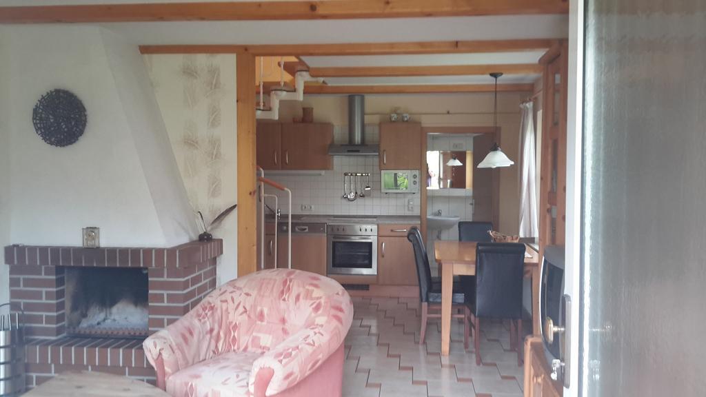 Ferienhaus Im Urigen Garten Bzw Eulenhaus Zingst Ruang foto